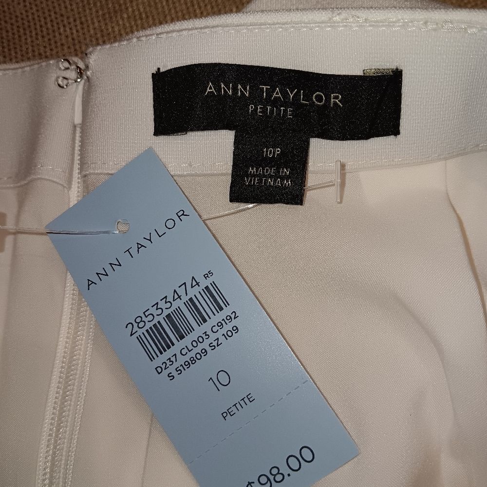 Ann taylor white petite skirt with button decoration size 10p - Picture 3 of 3